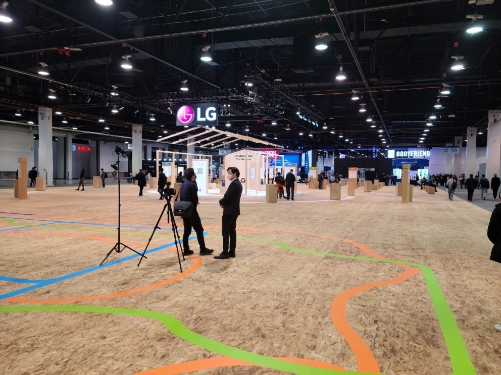 The Sunday Brief: AT&T and T-Mobile preannounce operating results - implications for the telecom industry 6 image